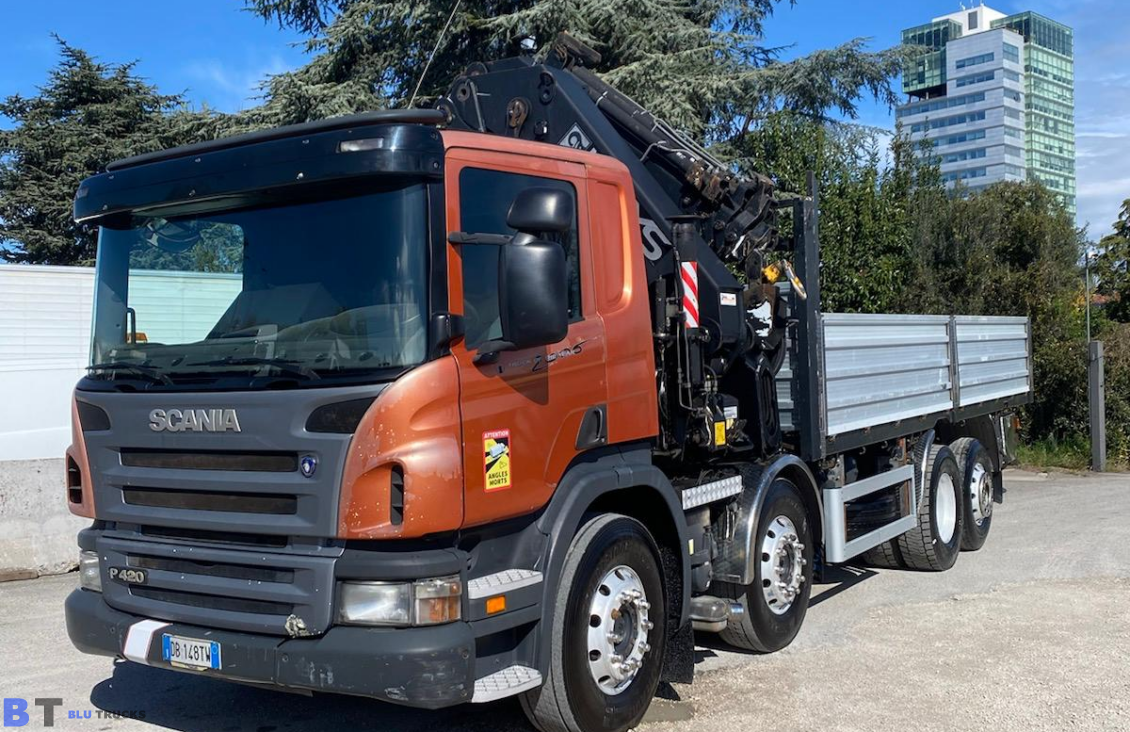 Scania P420 4 assi con gru Hiab 422 + jib